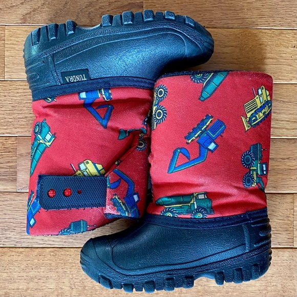 Like New! Tundra Toddler Kids Snow Boots in Navy/Red Truck, Size 8 - Picture 2 of 4